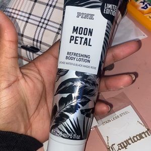 PINK NATION SHOWER GEL 🖤